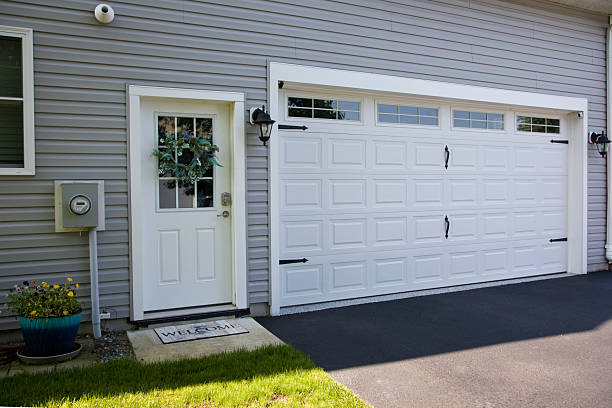 24/7 Emergency Garage Door Panel Replacement experts in Red Lick, TX